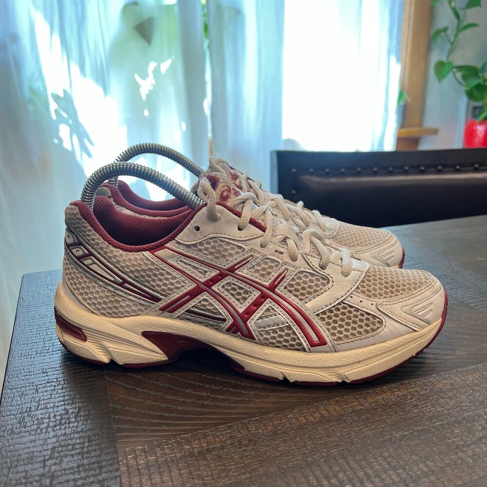 the ASICS Gel-1130 "White Red Dahlia" sneakers unisex size 8 women